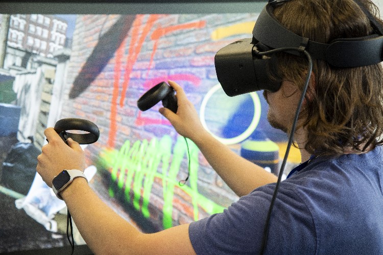 Digital Media PR Student VR Headset